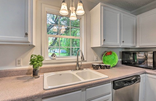 Olde Town Cottage | Patio & Gas Grill: Charming Bluffton Escape!