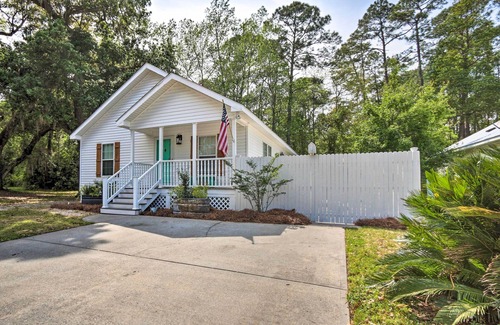Olde Town Cottage | Patio & Gas Grill: Charming Bluffton Escape!
