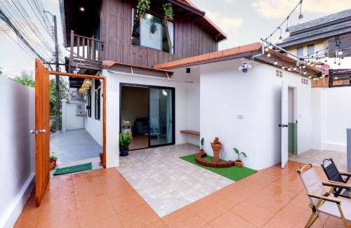 Thapae House | Patio Na Thapae, 5 mins walk to Thapae gate