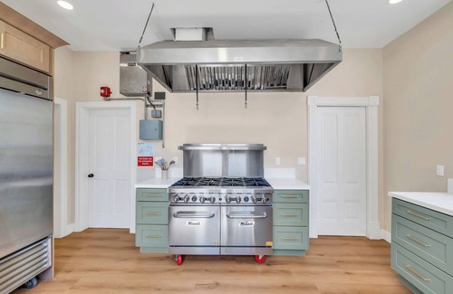 Napa Bed & Breakfast | Patio Retreat Suite with private outdoor space at downtown Napa Bed & Breakfast