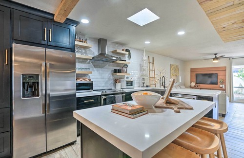 Litchfield Park House | Patio & Workspace: Litchfield Park Vacation Rental