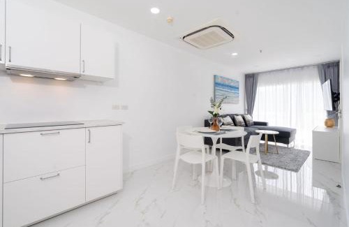 Patong Apartment | Patong Tower Brand 1-Bedroom apartment mountain view , Near Beach