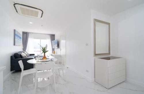 Patong Apartment | Patong Tower Brand 1-Bedroom apartment mountain view , Near Beach