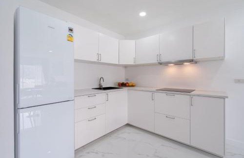 Patong Apartment | Patong Tower Brand 1-Bedroom apartment mountain view , Near Beach