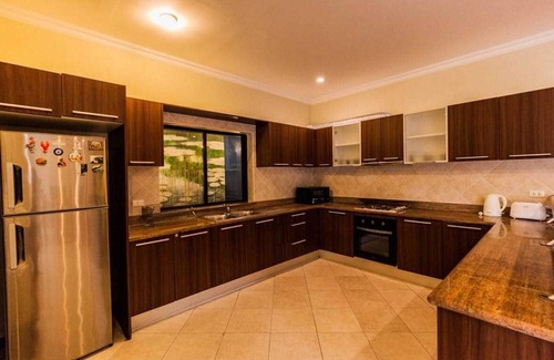 Pratumnak Hill House | Pattaya Luxury Villa with Private Beach芭提雅私家海滩别墅