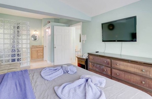 Poinsettia Heights House | Paul's Heated Above Ground Pool Pad (w/ Custom Sun Deck) - 3BR/2BA