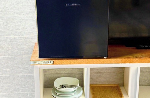 Paulton Cabin | Paulton - Sleeps 2 - PetFriendly - HotTub - Garden