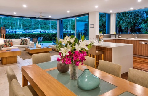 Hamilton Island Apartment | Pavillions 11 Hamilton Island - waterfront with private pool, golf buggy and transfers