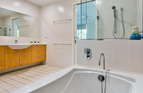 Hamilton Island Apartment | Pavillions on Hamilton Island by HIHA