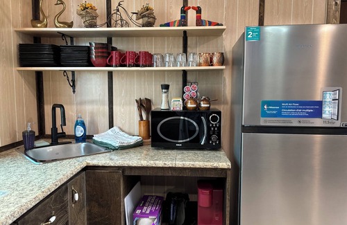 Mountain View Cabin | Payne Lake Wilderness Huts - Duck Blind