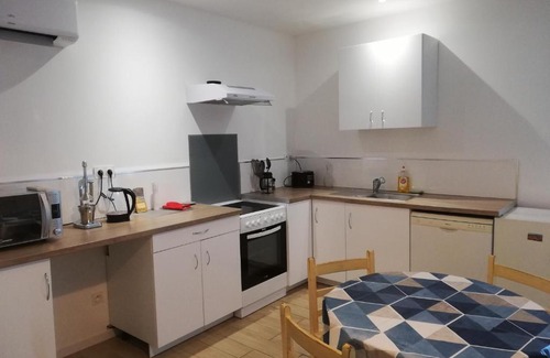 Paziols Apartment | Paziols : Logement en rdc avec terrasse.