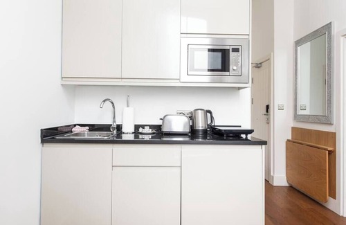 Colville Apartment | PBC | Modern Two Bedroom Apartment South Kensington BH3