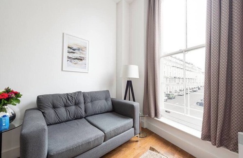 Colville Apartment | PBC | Modern Two Bedroom Apartment South Kensington BH3