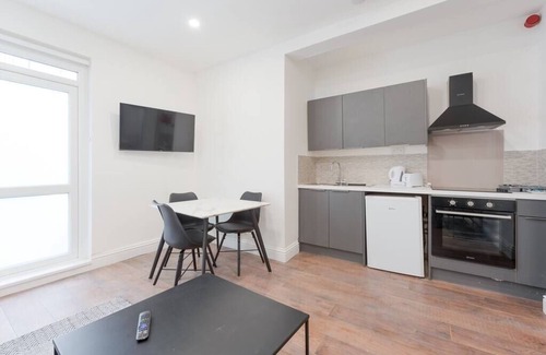 Kensington Apartment | PBC | One Bed Earl's Court ECE5