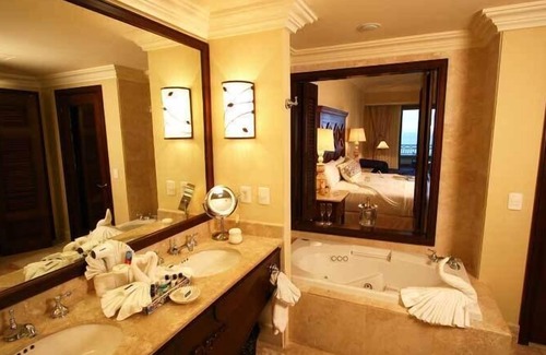 Paraiso Escondido Hotel | PBSB Executive Suite: Sleeps 6. USD2000/week. Sept 13-20, 2025 or avail dates