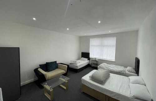 Hyde Apartment | Pc home Room A