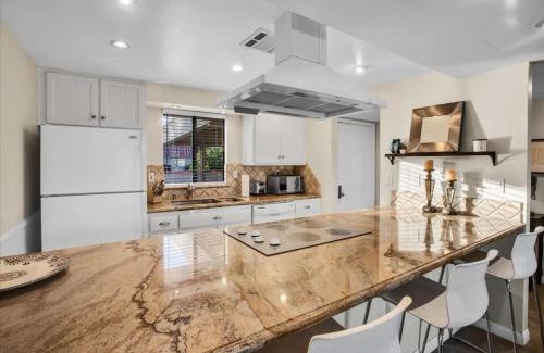 Palm Desert Apartment | PD Resorter 2BR with Golf course views