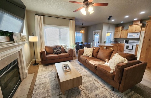Wilkes East House | PDX/Gresham Home with King Bed and Dedicated Office Space