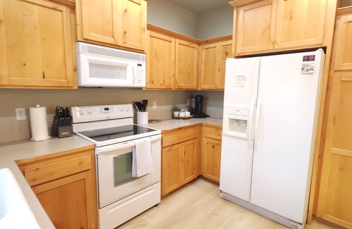 Wilkes East House | PDX/Gresham Home with King Bed and Dedicated Office Space