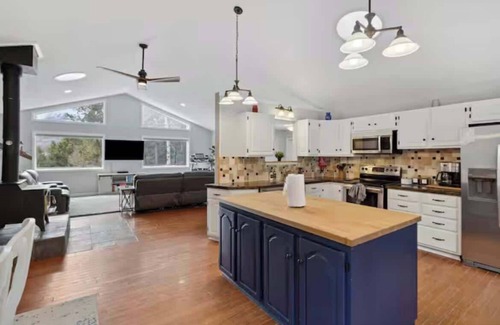 Woodland Park House | Peace in the Pines ,Hot Tub & Pikes Peak Views