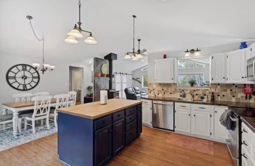 Woodland Park House | Peace in the Pines ,Hot Tub & Pikes Peak Views