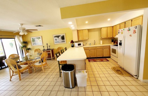 Key Colony Beach House | Peace of Paradise- Inch Beach membership, private pool, beach views from porch!