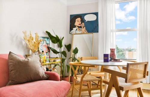 Shaftesbury Apartment | Peaceful 1BR Flat in Quiet Mews, Zone 2