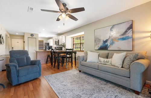 Indian Point Condo | Peaceful 2 bed 2bath condo with AMAZING deck next to Silver Dollar City!