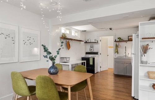 Central - Terry Apartment | Peaceful 2-bedroom apartment across from Pioneer park w/WiFi in Billings