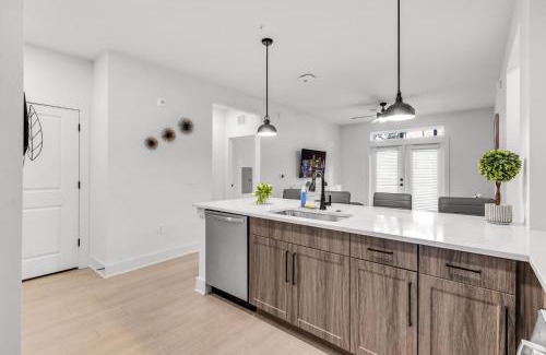 Ruskin Apartment | Peaceful 2BR by the Bay Pool and Coastal Vibes