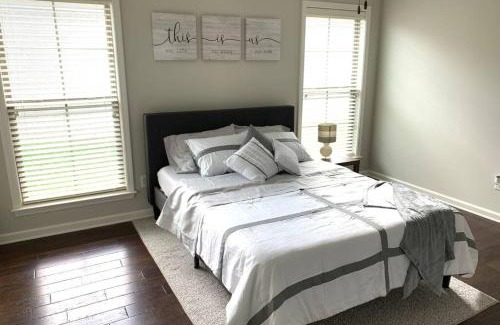 Dothan House | Peaceful 3BR/2BA Hidden Lake Home Near ACOM w/WiFi