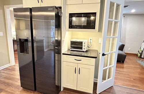 Schenectady House | Peaceful 3BR One Story Near Everything, Fully Stocked, Firepit, BBQ, Fireplace+