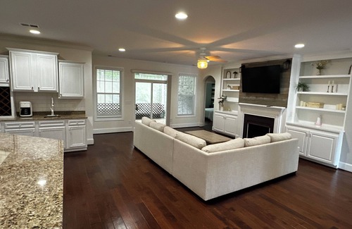 Aiken House | Peaceful 4-bedroom house in Trolley Run