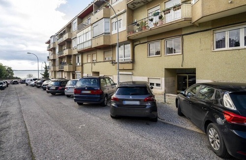 Alges Apartment | Peaceful Algés Family Home away from City Noise