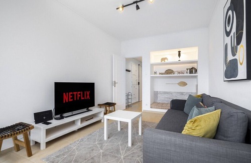 Alges Apartment | Peaceful Algés Family Home away from City Noise