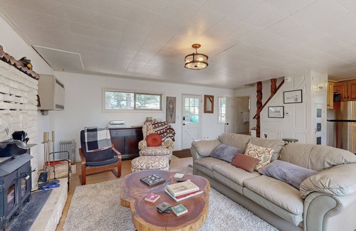 Arnold Cabin | Peaceful and charming rustic cabin for outdoor enthusiasts