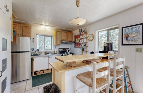 Arnold Cabin | Peaceful and charming rustic cabin for outdoor enthusiasts