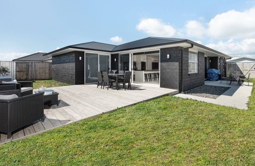 Papamoa Beach House | Peaceful and Private in Papamoa