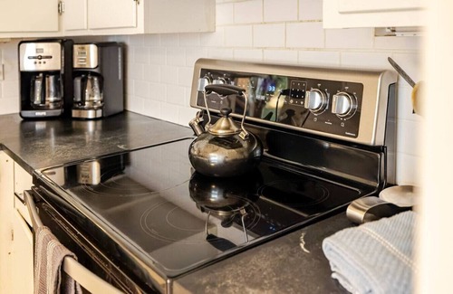 Venable House | Peaceful and Spacious Woodland Haven Near UVA