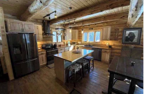 Whitefish Cabin | Peaceful Cabin Hideaway