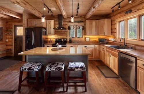 Whitefish Cabin | Peaceful Cabin Hideaway