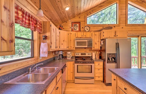 Boswell Cabin | Peaceful Cabin w/Deck + Scenic Mtn Views!