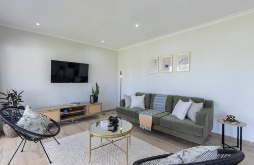 Raithby House | Peaceful Cape Winelands Getaway