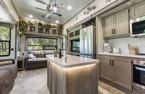 Pierson House | Peaceful caravan with AC in charming Pierson
