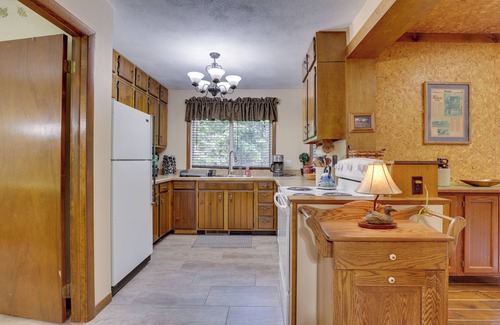 Carrollton Cabin | Peaceful Carrollton Retreat w/Deck & Fire Pit!