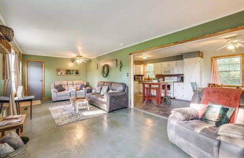 Cassville House | Peaceful Cassville Vacation Rental - Hike and Fish!