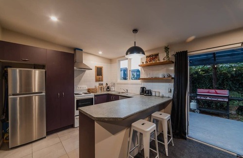 Christchurch Cottage | Peaceful City Cottage & Hot Tub