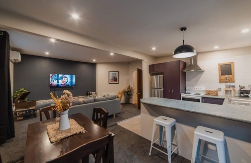 Christchurch Cottage | Peaceful City Cottage & Hot Tub