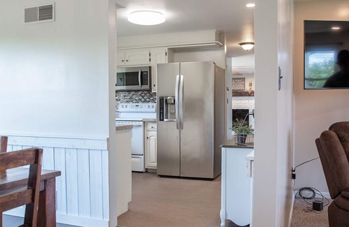 Ronks House | Peaceful Cottage in the heart of Amish Country with hot tub.