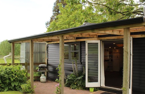 Ngakuru Cottage | Peaceful Country Retreat - 10 mins from thermal hot pools